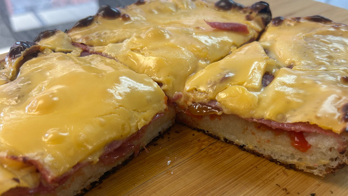 Altoona-style pizza makes its way to State College; reactions are mixed - Vimarsana News