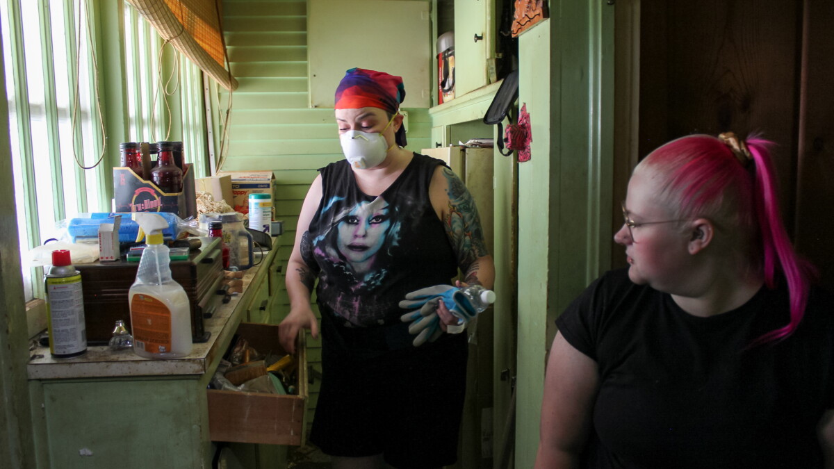 Aging population and scarce mental health care put more Kansans at risk of hoarding - Vimarsana News