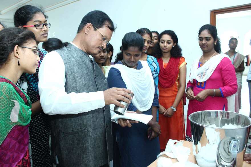 Muruganantham speaks with students about his menstruation pad machine.