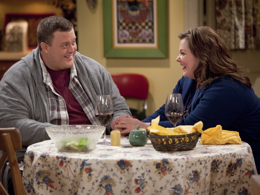 Mike (Billy Gardell) and Molly (Melissa McCarthy) meet at Overeaters Anonymous in the CBS comedy <em>Mike & Molly</em>.