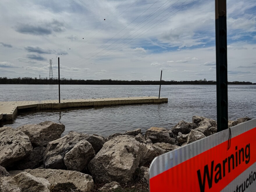 A construction sign near the Mississippi River in Davenport.