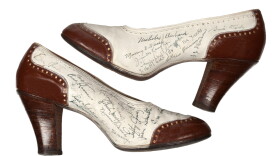 Spectator Pumps Signed by the Yankees, about 1941, leather and suede, Stuart Weitzman Collection, no. 286. 