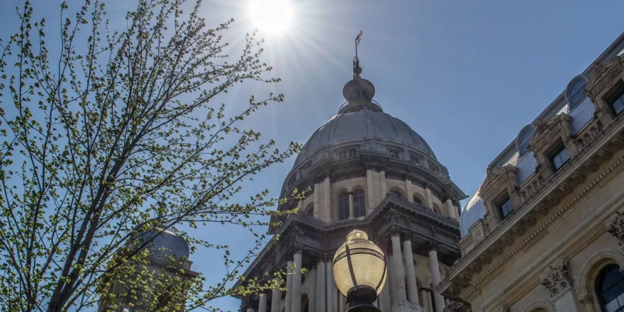 Sun shines on the Illinois Capitol.