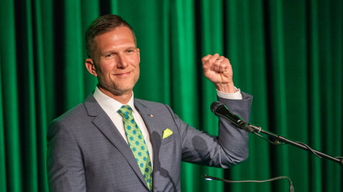 Keanin Loomis stands at podium after winning mayoral race in Hamilton.