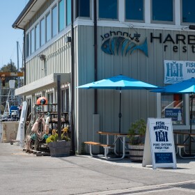 outside of a H&H Fresh Fish Market at the Santa Cruz Harbor on a sunny day.
