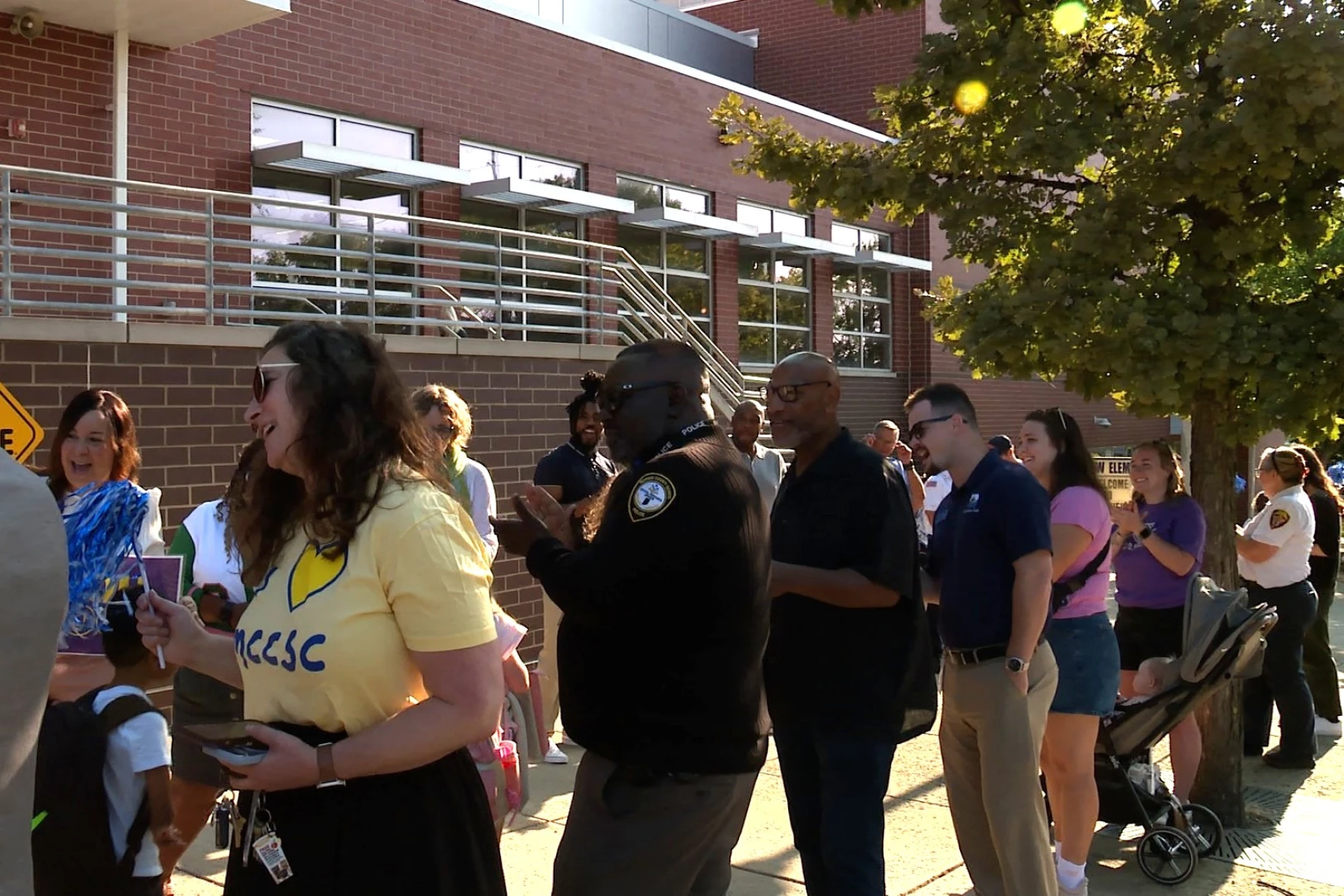 Cheers, high-fives welcome students at Fairview Elementary on MCCSC’s first day of school