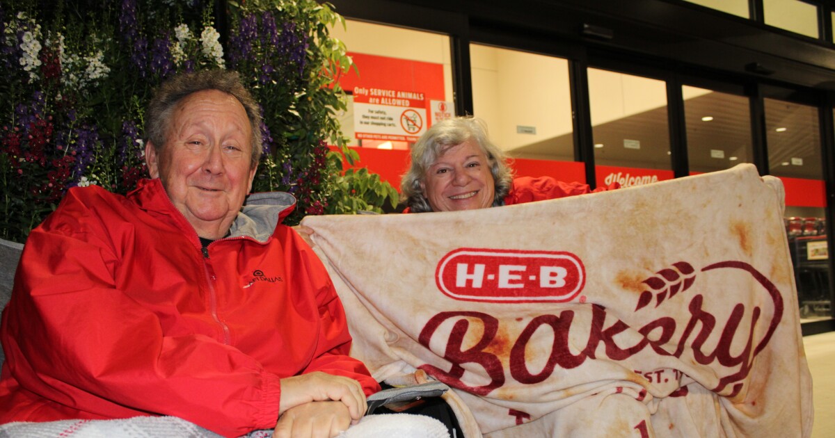 'Texas businesses are just different': Campers outside new Mid-Cities H-E-B explain the hype