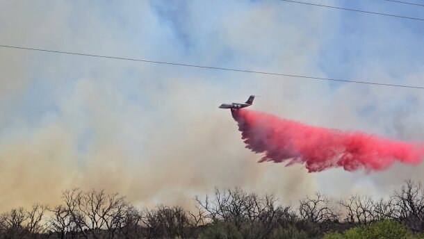 Large airtanker drops retardant on the Bell Fire in Dickens County, Texas.