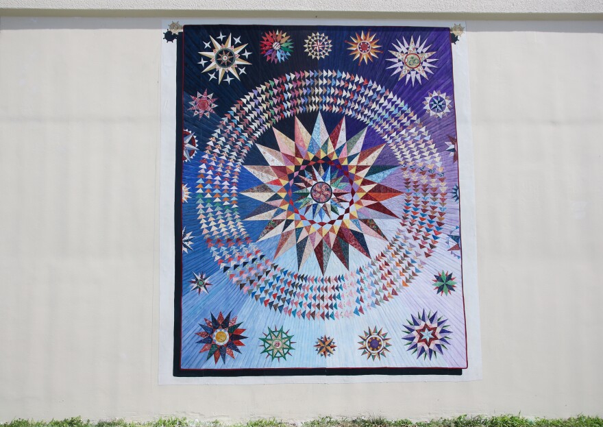 A new mural in Paducah depicts the quilt "Nautical Stars" by Judy Mathieson.