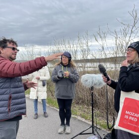 Matthew Burtner leads a community sound workshop in Elberta. Those recordings are featured in a new piece of music called "Estuary and Crossing." (Photo: Arlene Sweeting / WUWU Community Radio)