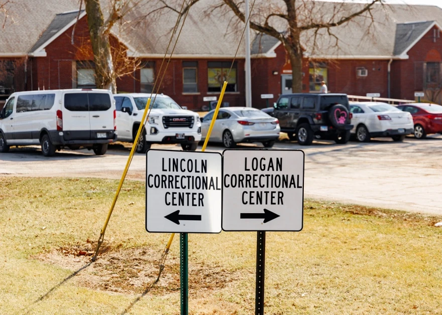The Logan Correctional Center in Lincoln will close as the Illinois Department of Corrections plans to build an 800-bed women's corrections facility in Crest Hill.