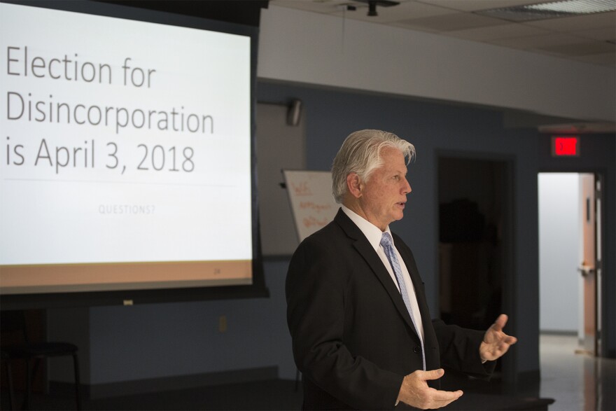 St. Louis County Councilman Pat Dolan speaks to Mackenzie residents at a March 21 community meeting.
