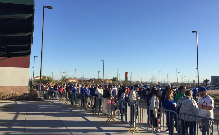 Cubs fans line up