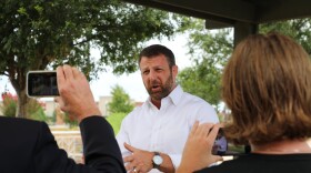 Markwayne Mullin speaks during a campaign lunch in 2022.
