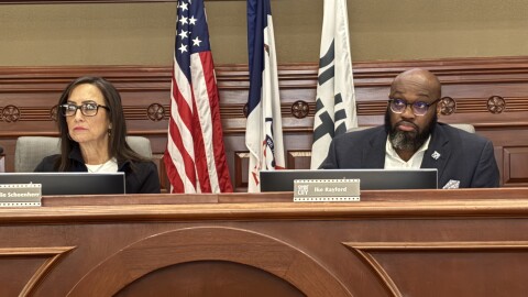 Sioux City Council Members Julie Schoenherr and Ike Rayford (Bret Hayworth, Siouxland Public Media)