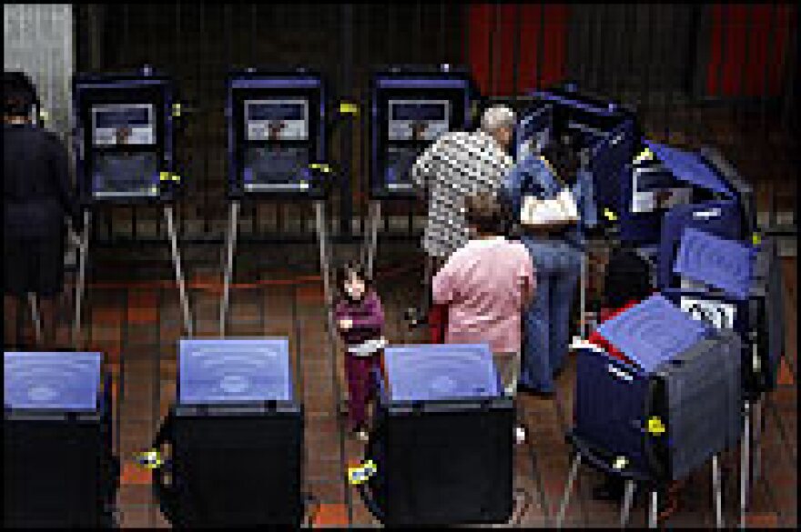 Florida voters cast their ballots with touch-screen voting machines for the Jan. 29 primary, but many counties are turning back to paper ballots for the November election.