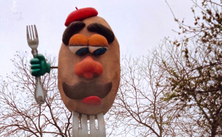 Occasionally, the owners of Hyde Park Grill will have Whistler design ornaments for the fork outside their building on Duval.