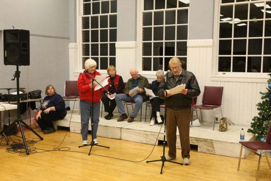 The Old Duffers and Powder Puffers perform in Murray.