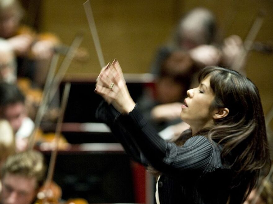 Sarah Hicks leads the VSO in music of Prokofiev.