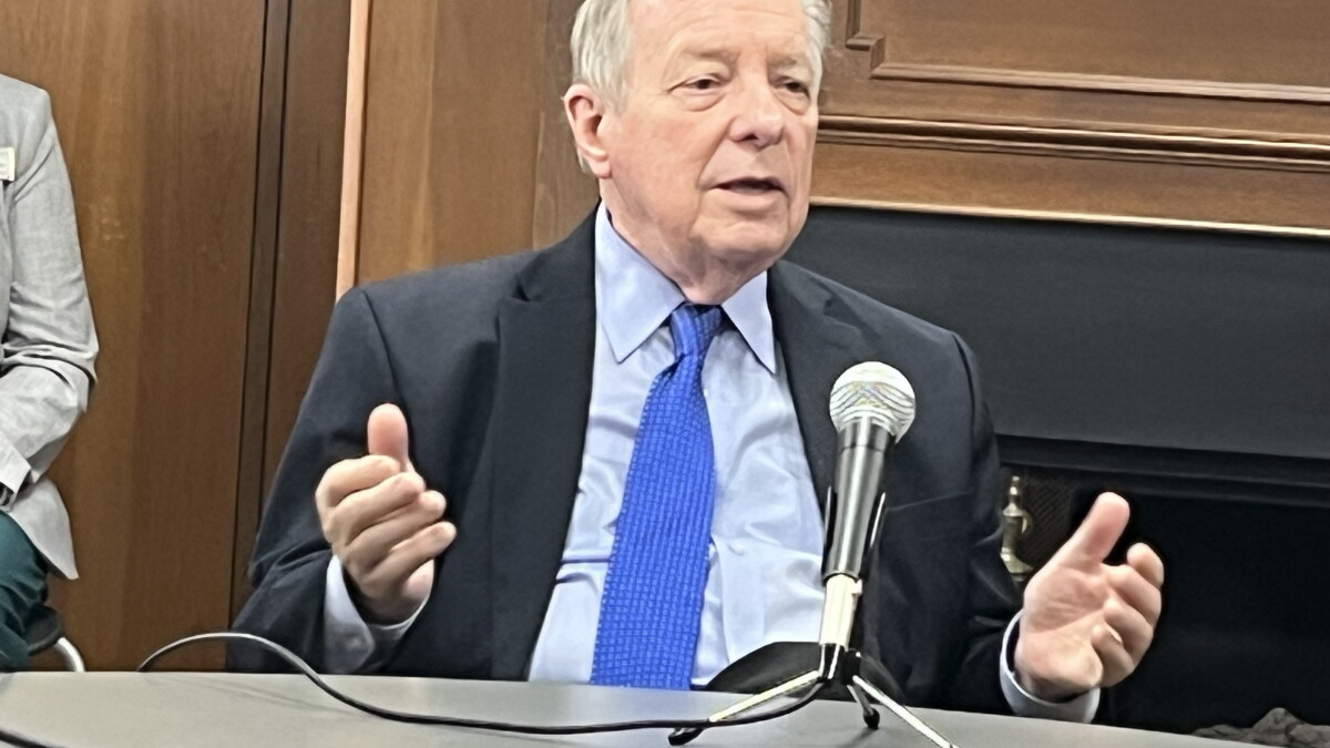 Sen. Durbin offers advice and earmarks to Illinois Wesleyan University students