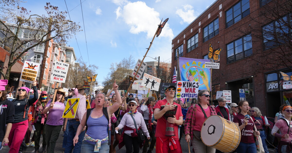 Seattle-area organizers adopt and adapt Minnesota's ICE protest tactics
