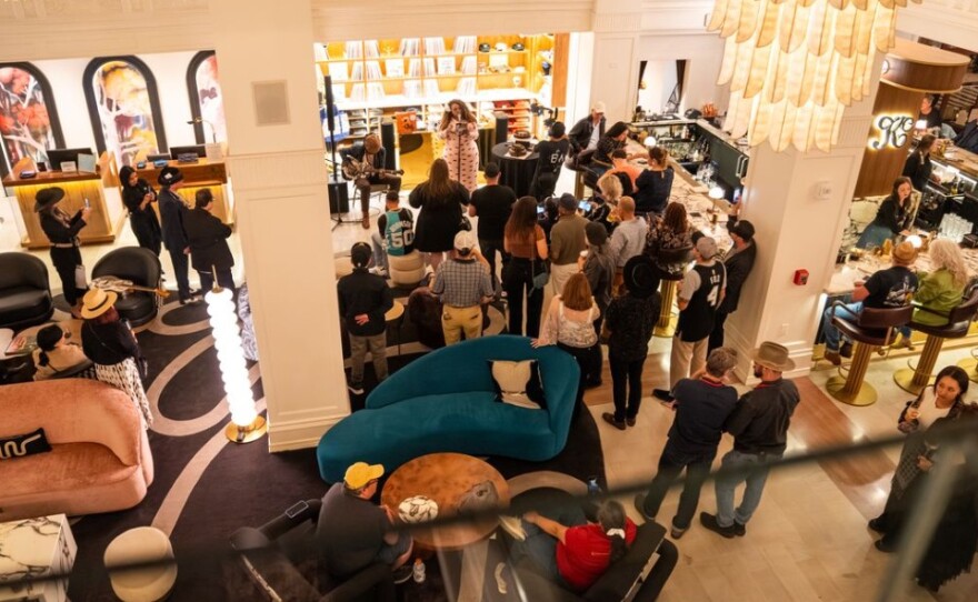 Gunter Lobby on Friday night