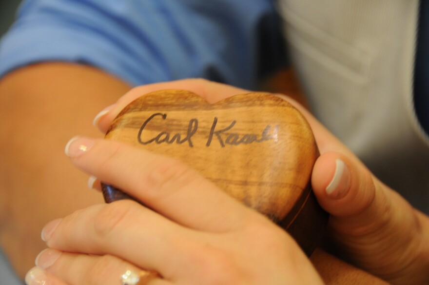 Carl Kasell signed the box that Howie brought along for the ring.