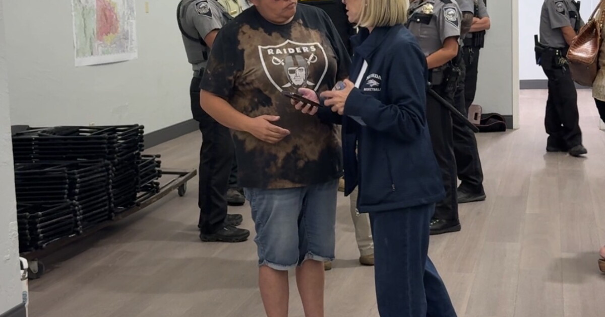 Disability advocate says accommodations are needed for neurodivergent evacuees in Hawk Fire