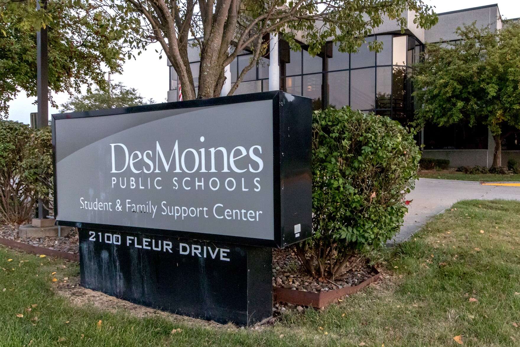 Des Moines School Board Sets Possible Dates For In Person Learning