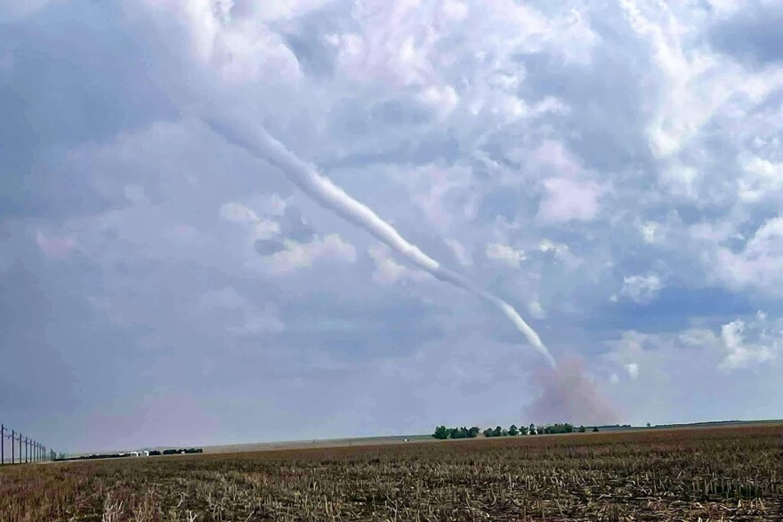 A large rope tornado stayed on the ground for 25 minutes in SW Nebraska in May 2021