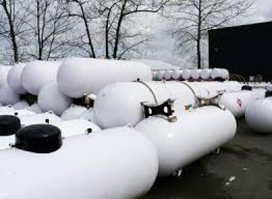 Propane_tank_three_2.jpg