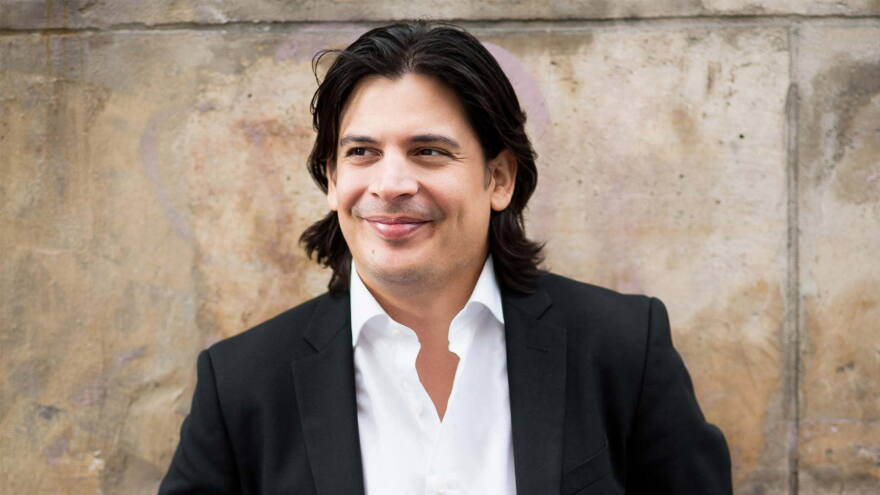 Jose Luis Gomez Spotlight