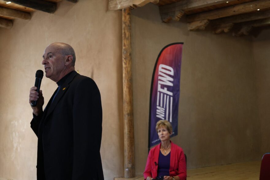 New Mexico Forward Party Chair Bob Perls, left, is pictured with former New Jersey Gov. Christine Todd Whitman on April 15, 2025. (Photo by Patrick Lohmann/Source NM)