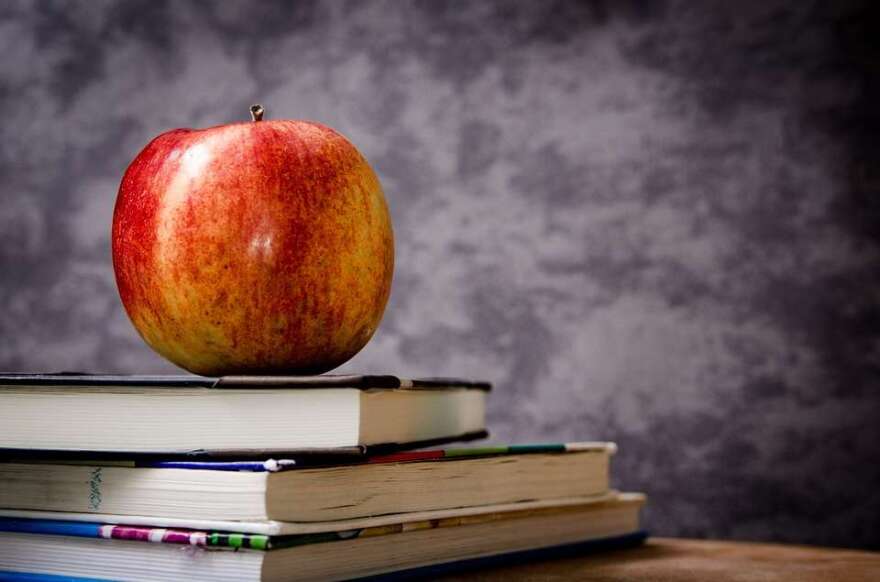 apple-on-text-books