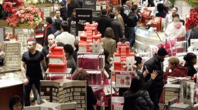 Last minute shoppers peruse merchandise at Macy's, Dec. 24, 2006 in New York City. (Stephen Chernin/Getty Images)