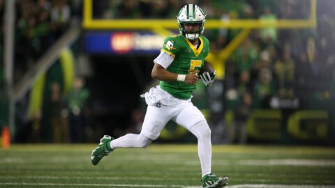 Oregon quarterback Dante Moore (5) runs with the ball during the first half of an NCAA college football game against Minnesota, Friday, Nov. 14, 2025, in Eugene, Ore. (AP Photo/Lydia Ely)