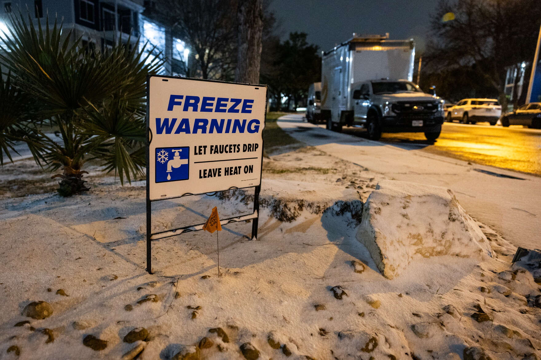 Austin wakes up to about half an inch of snow and icy roads Tuesday ...