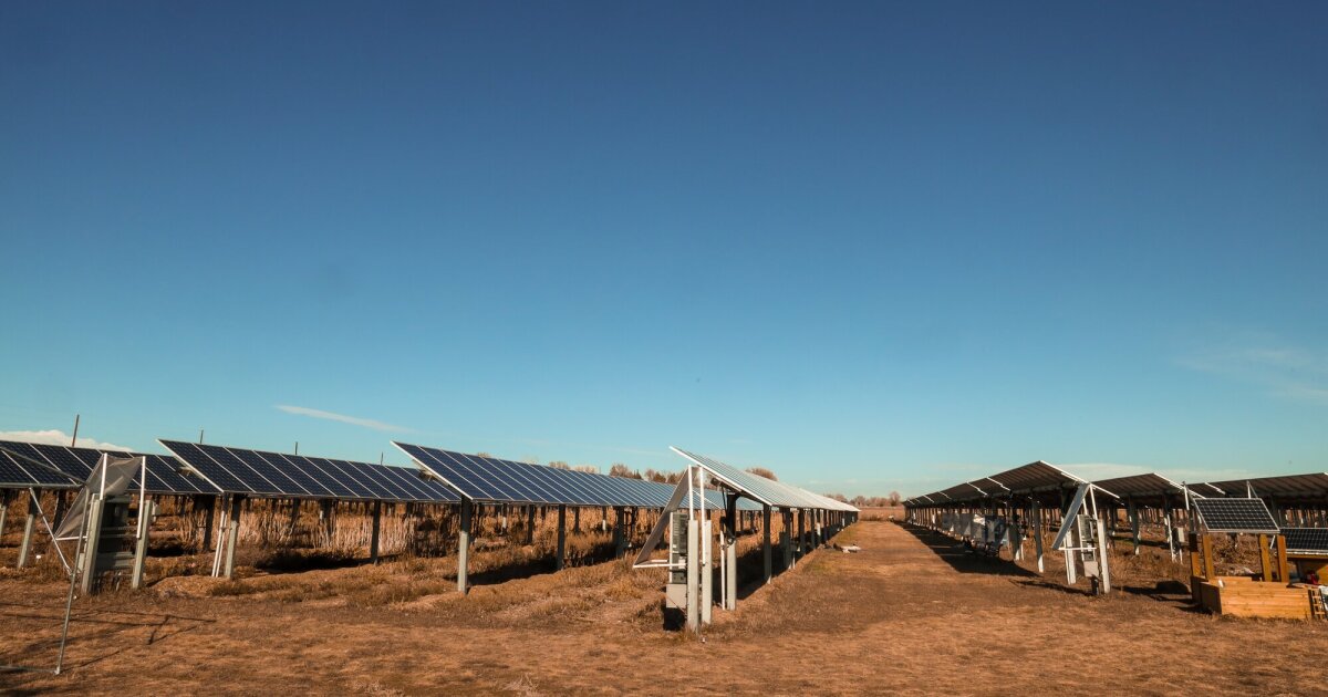 In the heart of Colorado, a pioneering union of solar power and agriculture is forging a path towards a more eco-friendly tomorrow. In the heart of Colorado, a pioneering union of solar power and agriculture is forging a path towards a more eco-friendly tomorrow.