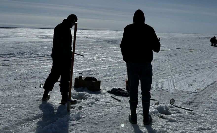 Manaqers fish for pike.
