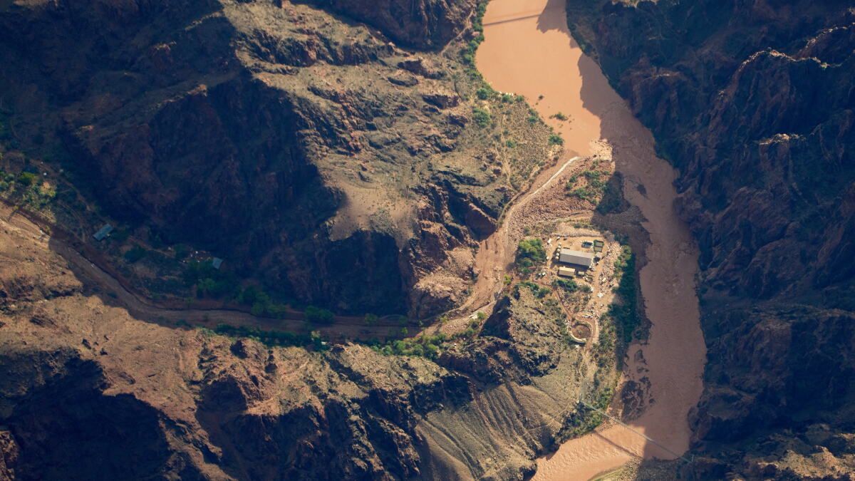 Grand Canyon officials distribute bottled water to residents following pipeline break