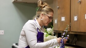  AJ Miller of Unexpected Blooms creates a floral arrangement.
