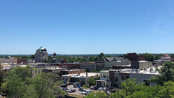 Traverse City skyline. (Photo: Wikimedia Commons.)