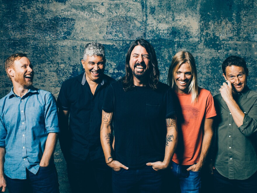 Dave Grohl, center, with The Foo Fighters