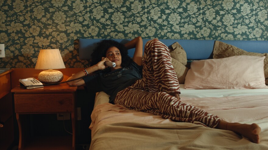 In the film Greice, the story follows its titular heroine Greice, a Brazilian university student in Portugal who returns to her hometown after an incident at a party.