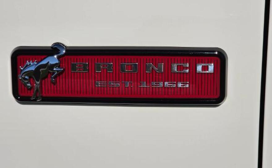 2026 Ford Bronco Outer Banks 4-door 4x4 badge