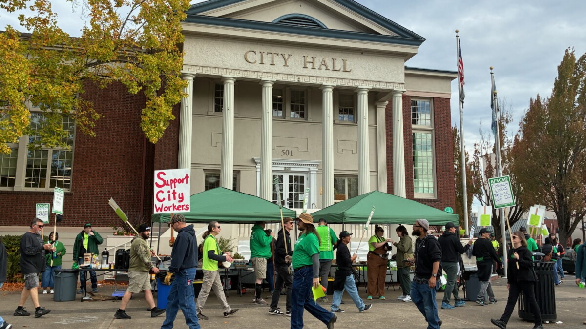 Corvallis city workers union reaches deal with city to end strike
