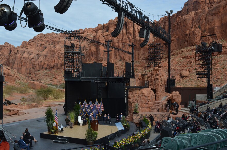 A photo of the inauguration ceremony in Washington County. 