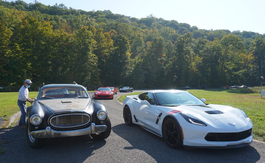 The Cunningham Continental C-3 next to a 2019 Corvette.