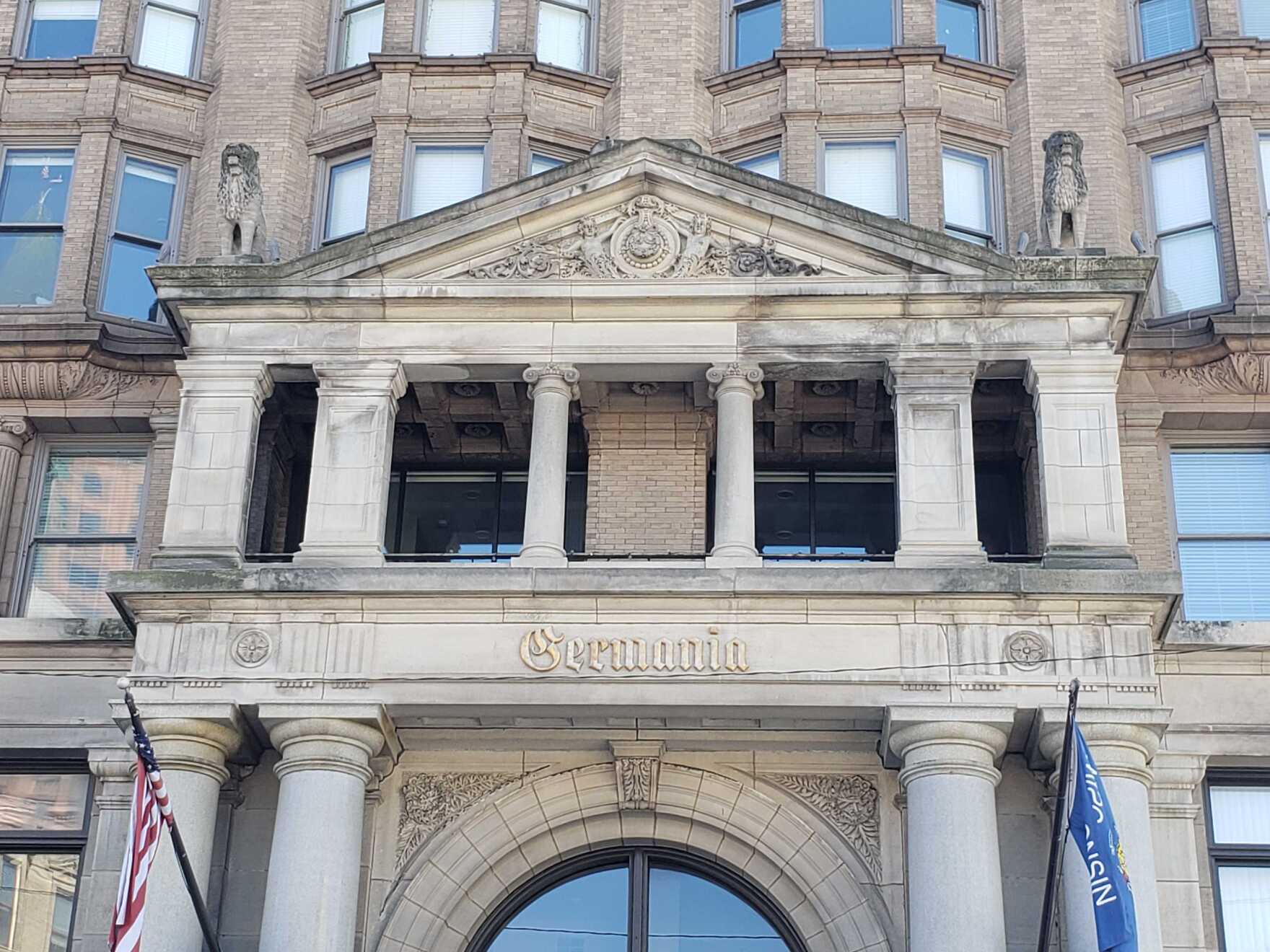 What's With All The Lion Statues, Milwaukee? WUWM 89.7 FM Milwaukee