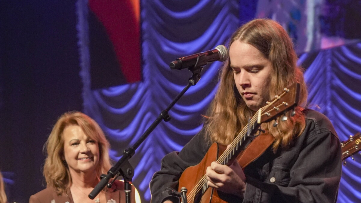 Billy Strings Rules, East Nash Grass Levels Up At IBMA Awards